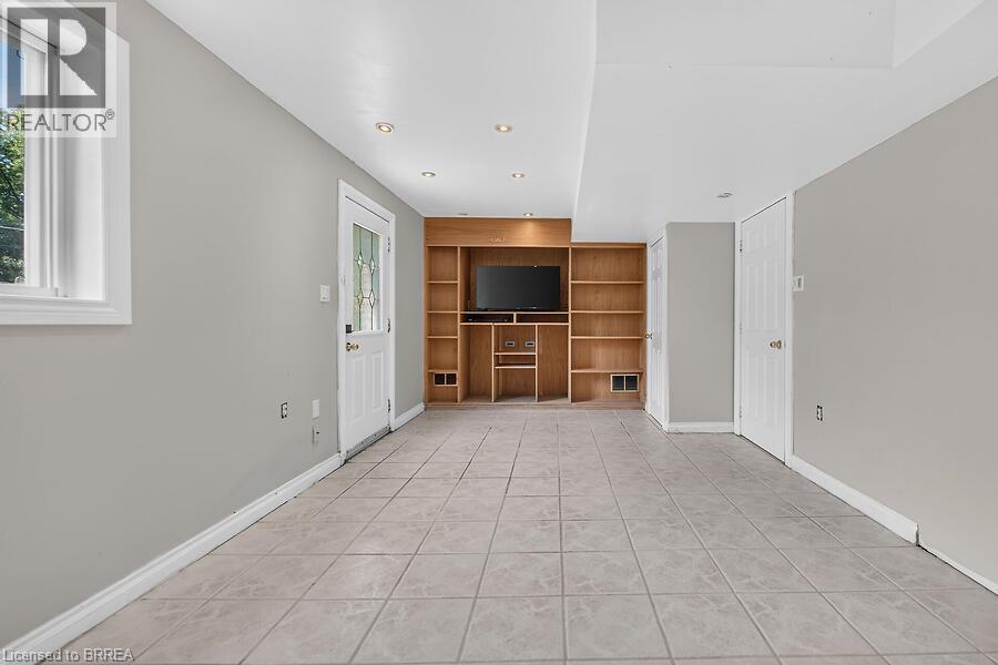 5371 Riverside Drive, Burlington, Ontario  L7L 3X9 - Photo 9 - 40856171