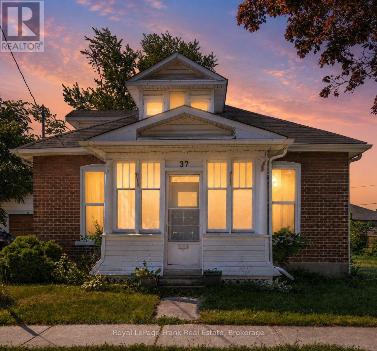 37 Durham Street W, Kawartha Lakes, Ontario  K9V 2P3 - Photo 1 - X13692760