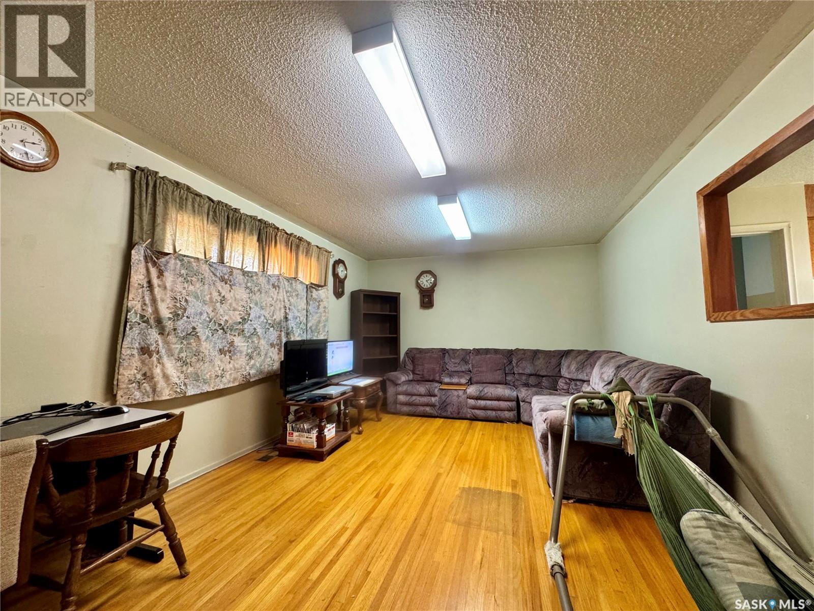 260 Angus Street, Regina, Saskatchewan  S4R 3K4 - Photo 2 - SK046035