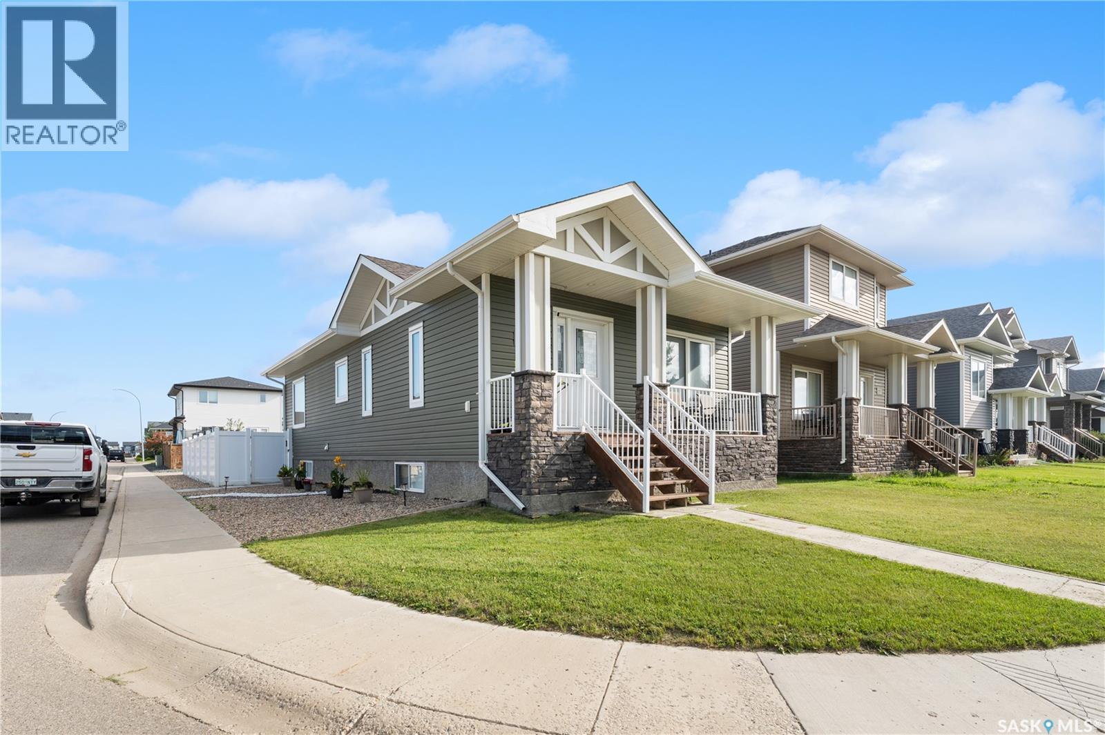1051 Parr Hill Drive, Martensville, Saskatchewan  S0K 2T1 - Photo 3 - SK046000