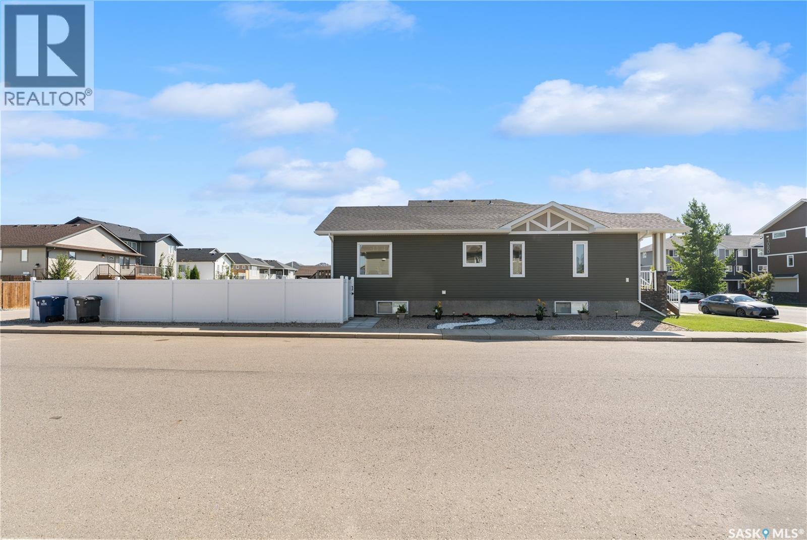 1051 Parr Hill Drive, Martensville, Saskatchewan  S0K 2T1 - Photo 4 - SK046000