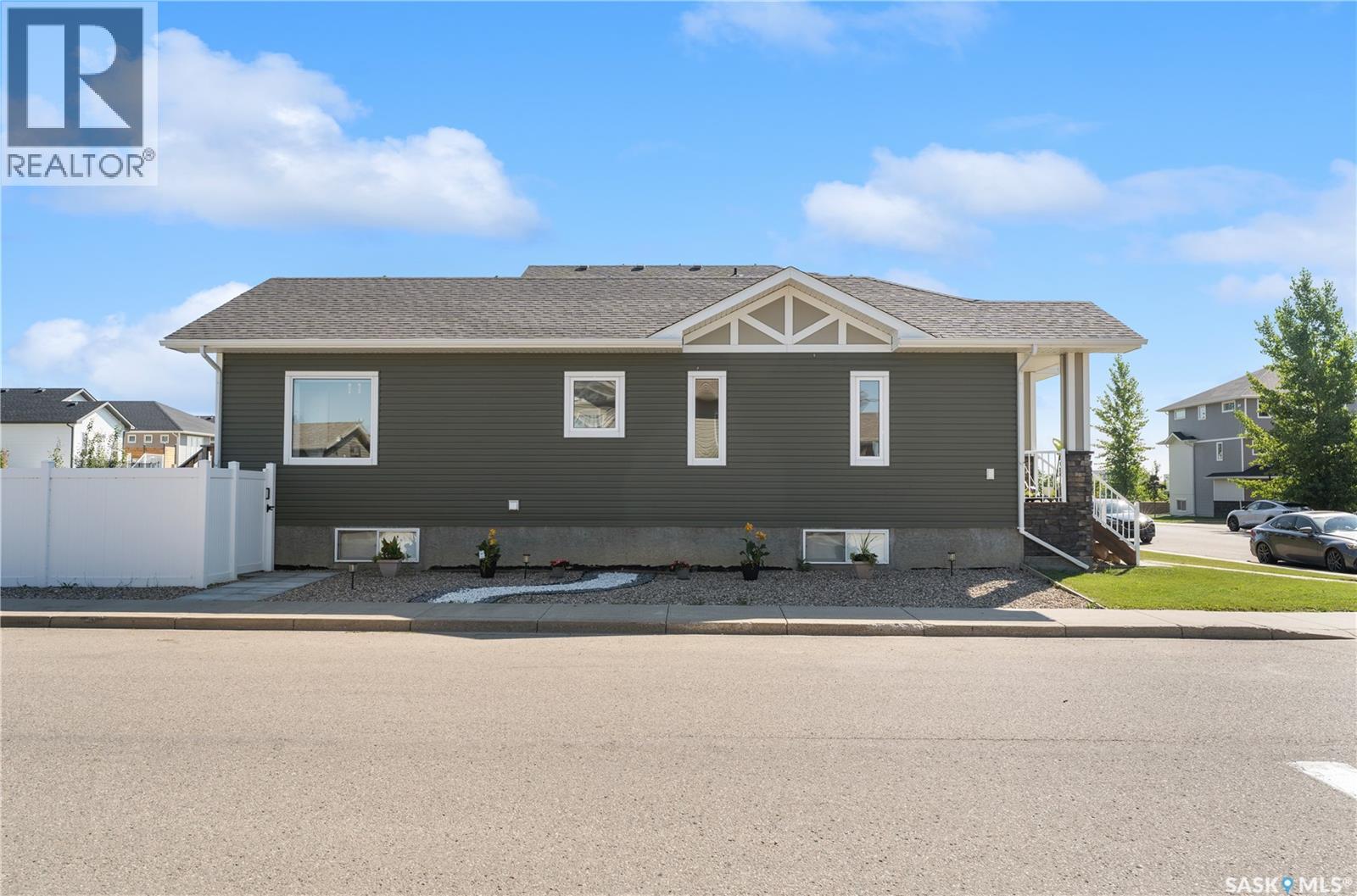 1051 Parr Hill Drive, Martensville, Saskatchewan  S0K 2T1 - Photo 5 - SK046000
