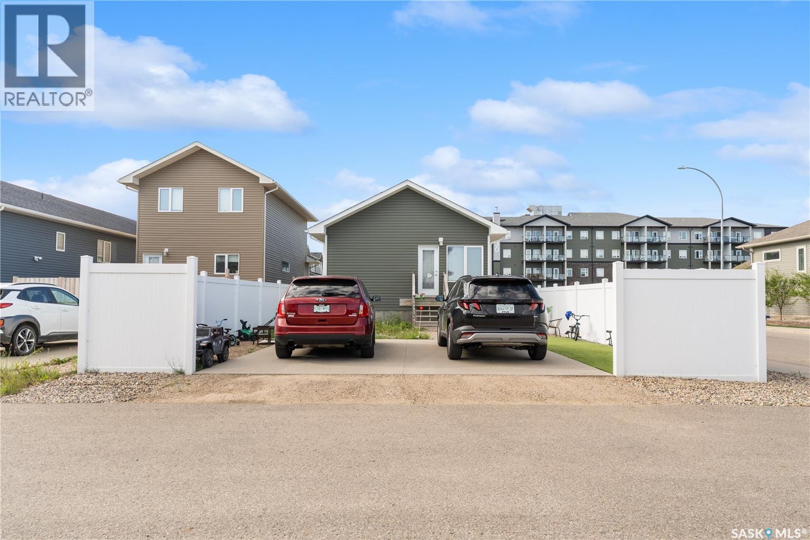 1051 Parr Hill Drive, Martensville, Saskatchewan  S0K 2T1 - Photo 51 - SK046000