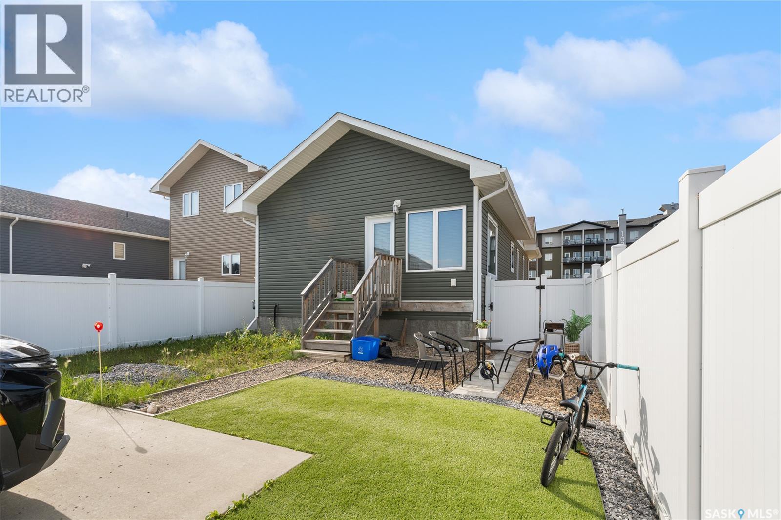 1051 Parr Hill Drive, Martensville, Saskatchewan  S0K 2T1 - Photo 54 - SK046000