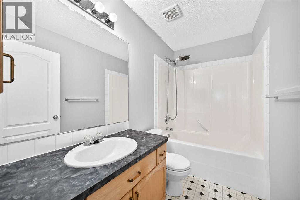 171 Oakmere Green, Chestermere, Alberta  T1X 1N4 - Photo 25 - A2333473
