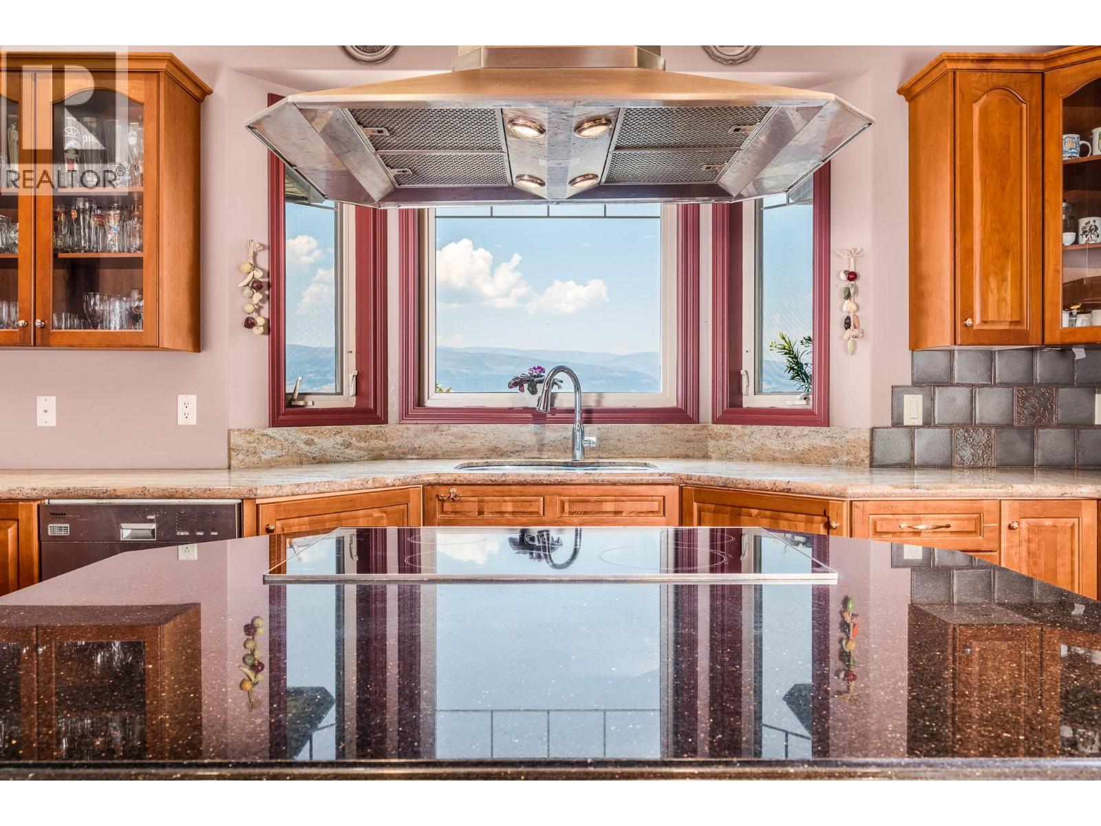 9265 Kokanee Road, Vernon, British Columbia  V1H 1K4 - Photo 9 - 10391219