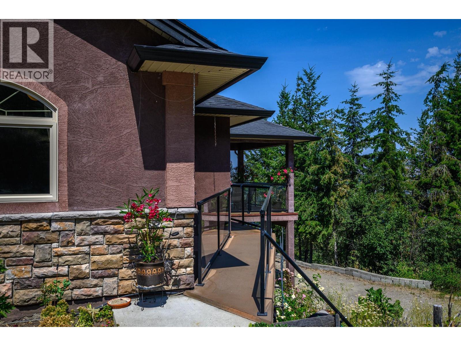 9265 Kokanee Road, Vernon, British Columbia  V1H 1K4 - Photo 16 - 10391219