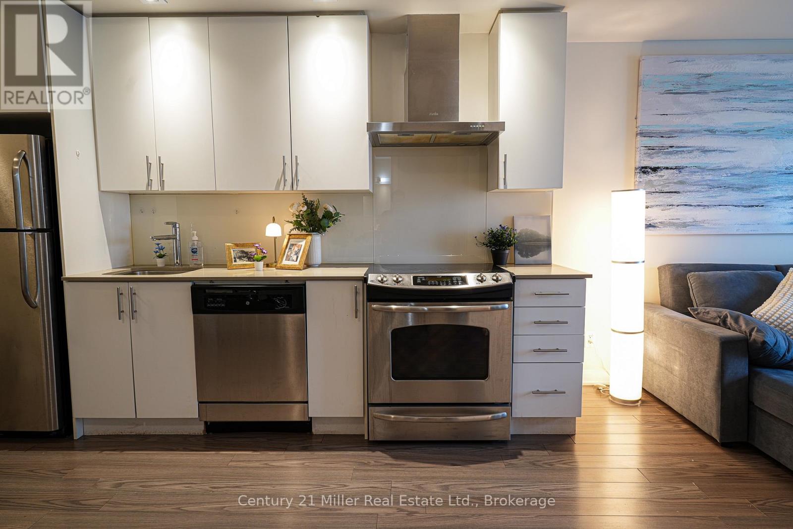 1634 - 165 Legion Road N, Toronto, Ontario  M8Y 0B3 - Photo 4 - W13692720