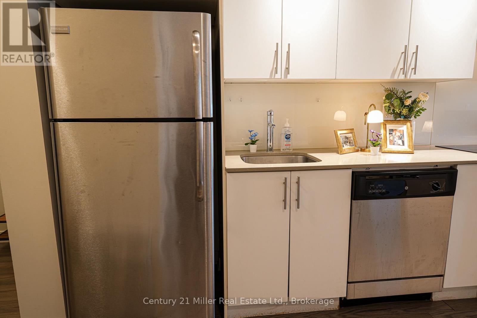 1634 - 165 Legion Road N, Toronto, Ontario  M8Y 0B3 - Photo 8 - W13692720