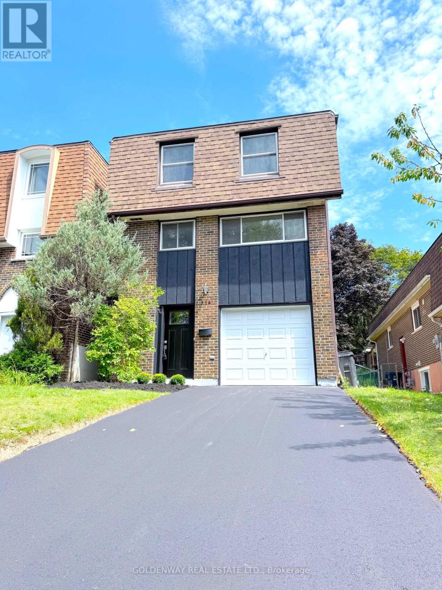 114 LOGANBERRY CRESCENT, Toronto, Ontario