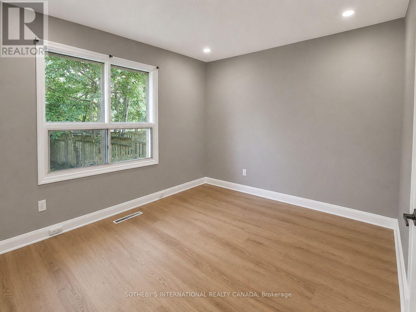 9 Lloydminster Crescent, Toronto, Ontario  M2M 2R9 - Photo 11 - C13692716
