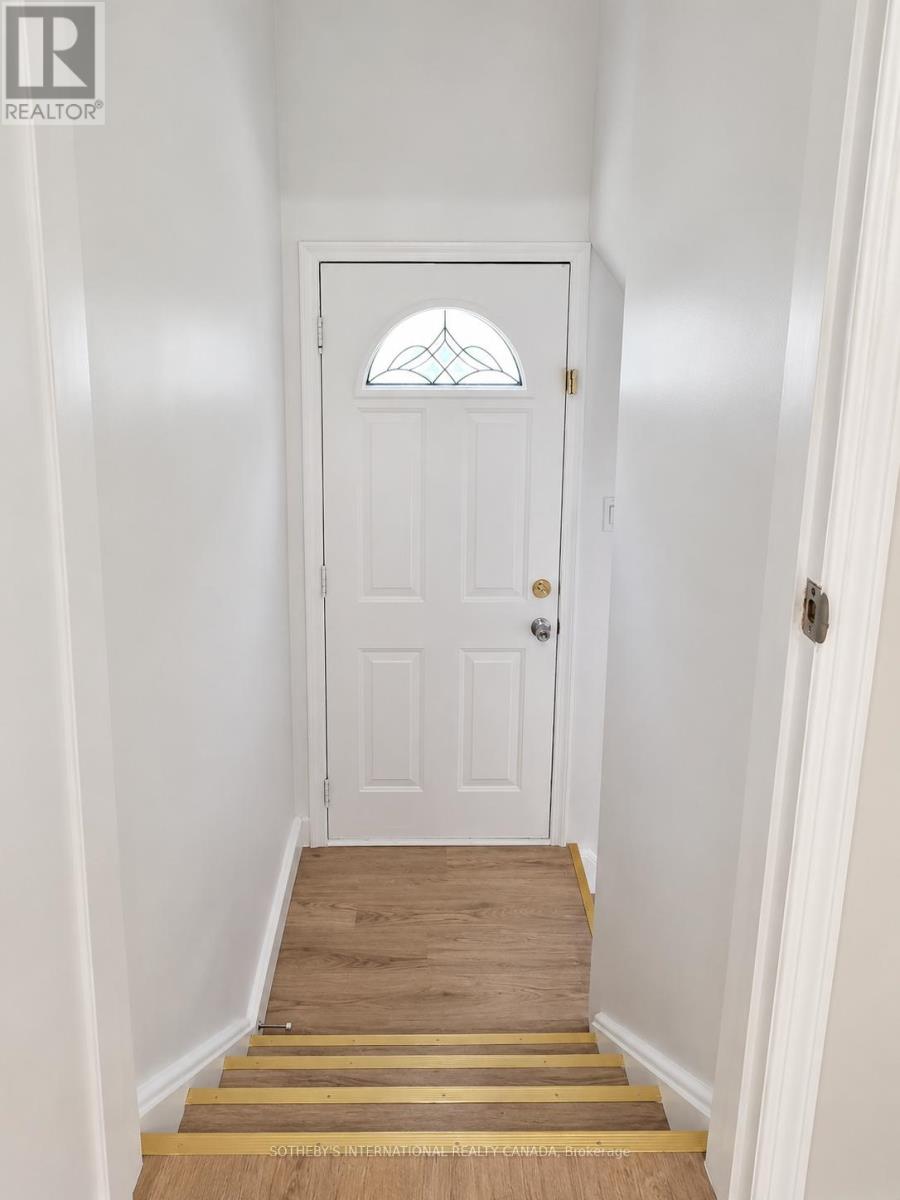9 Lloydminster Crescent, Toronto, Ontario  M2M 2R9 - Photo 12 - C13692716