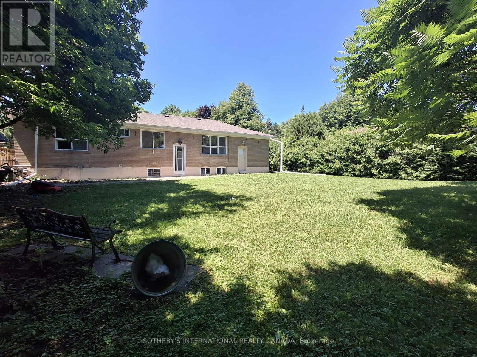 9 Lloydminster Crescent, Toronto, Ontario  M2M 2R9 - Photo 23 - C13692716