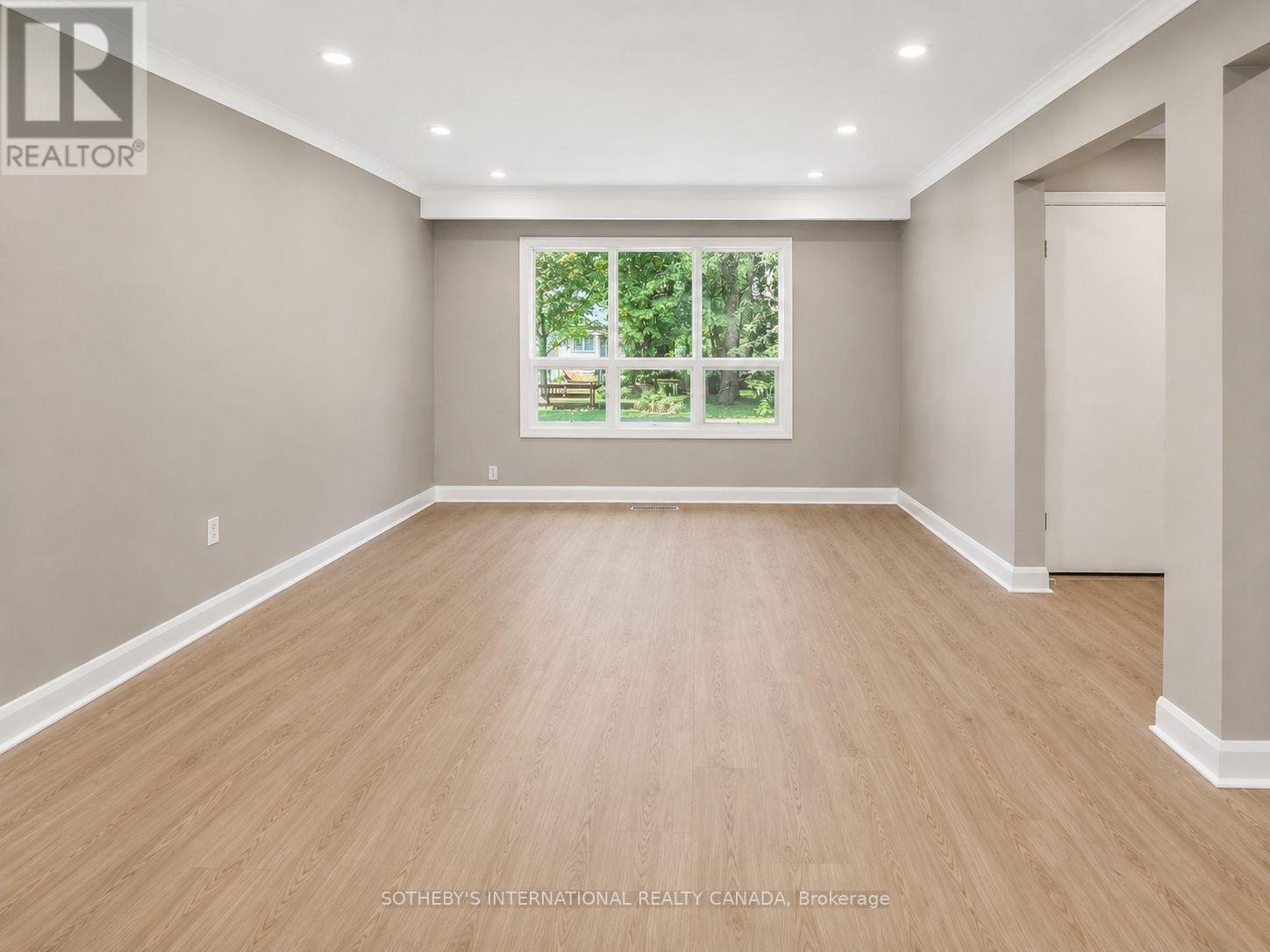 9 Lloydminster Crescent, Toronto, Ontario  M2M 2R9 - Photo 4 - C13692716