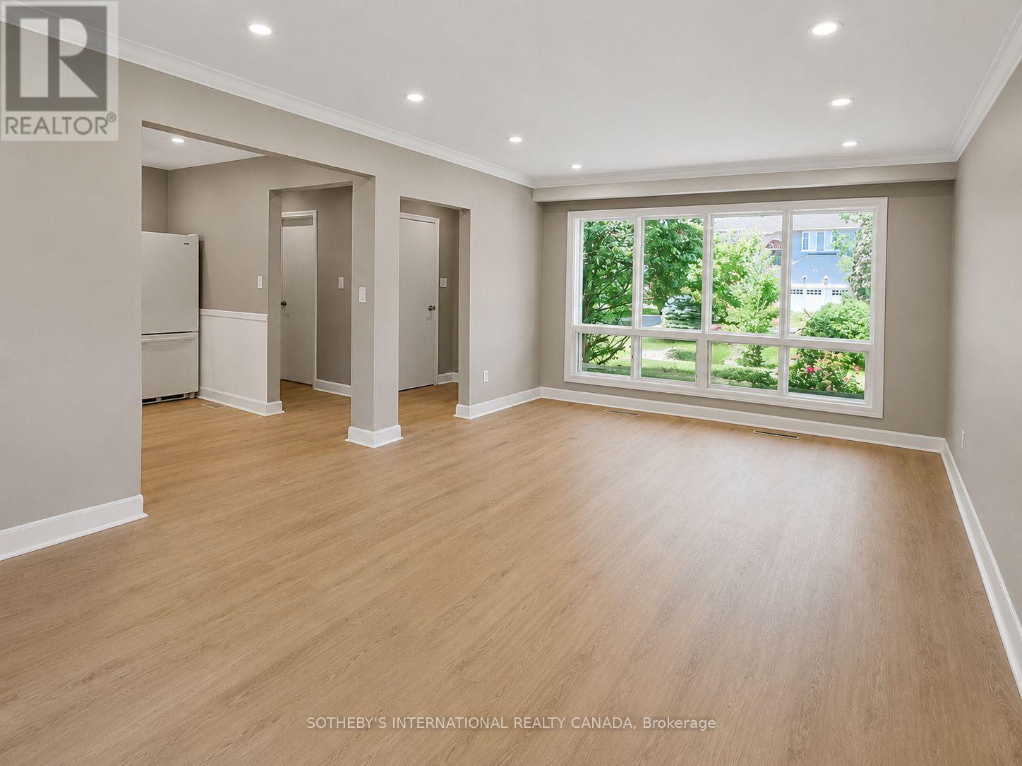 9 Lloydminster Crescent, Toronto, Ontario  M2M 2R9 - Photo 5 - C13692716