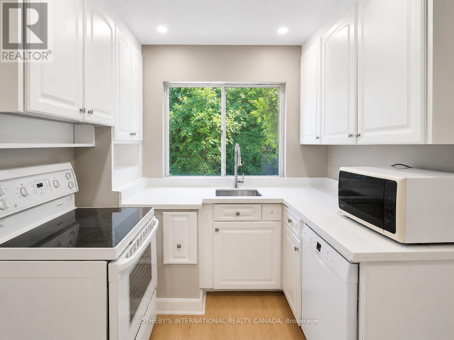 9 Lloydminster Crescent, Toronto, Ontario  M2M 2R9 - Photo 7 - C13692716