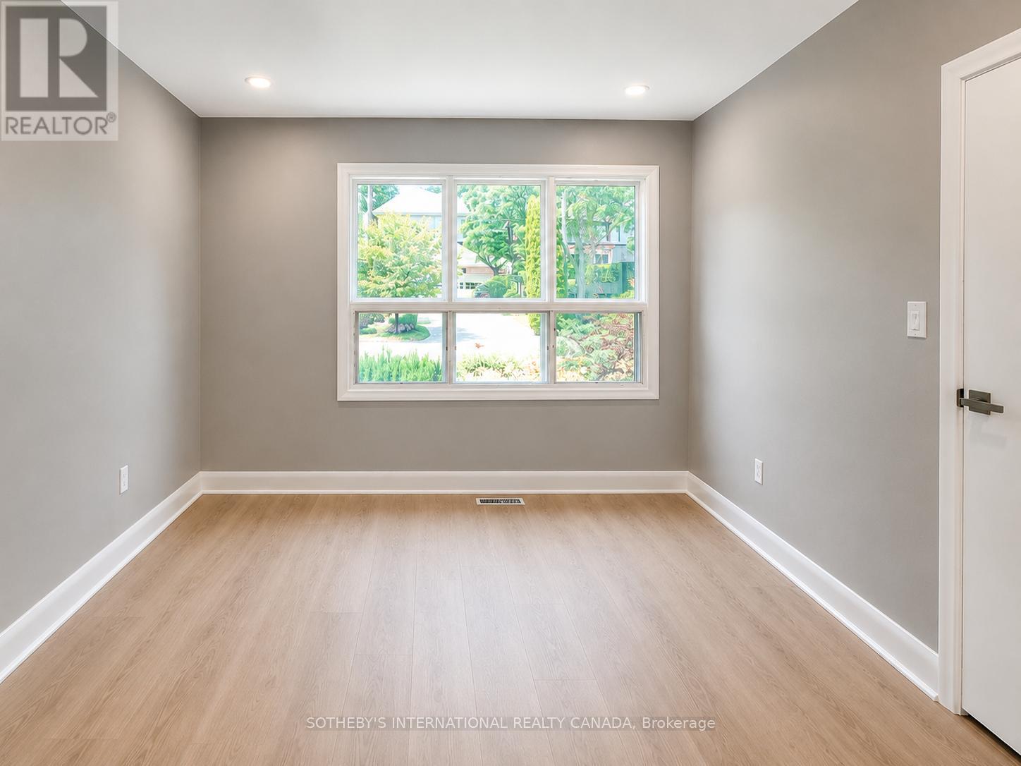 9 Lloydminster Crescent, Toronto, Ontario  M2M 2R9 - Photo 9 - C13692716