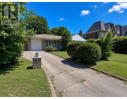 9 LLOYDMINSTER CRESCENT, Toronto, Ontario