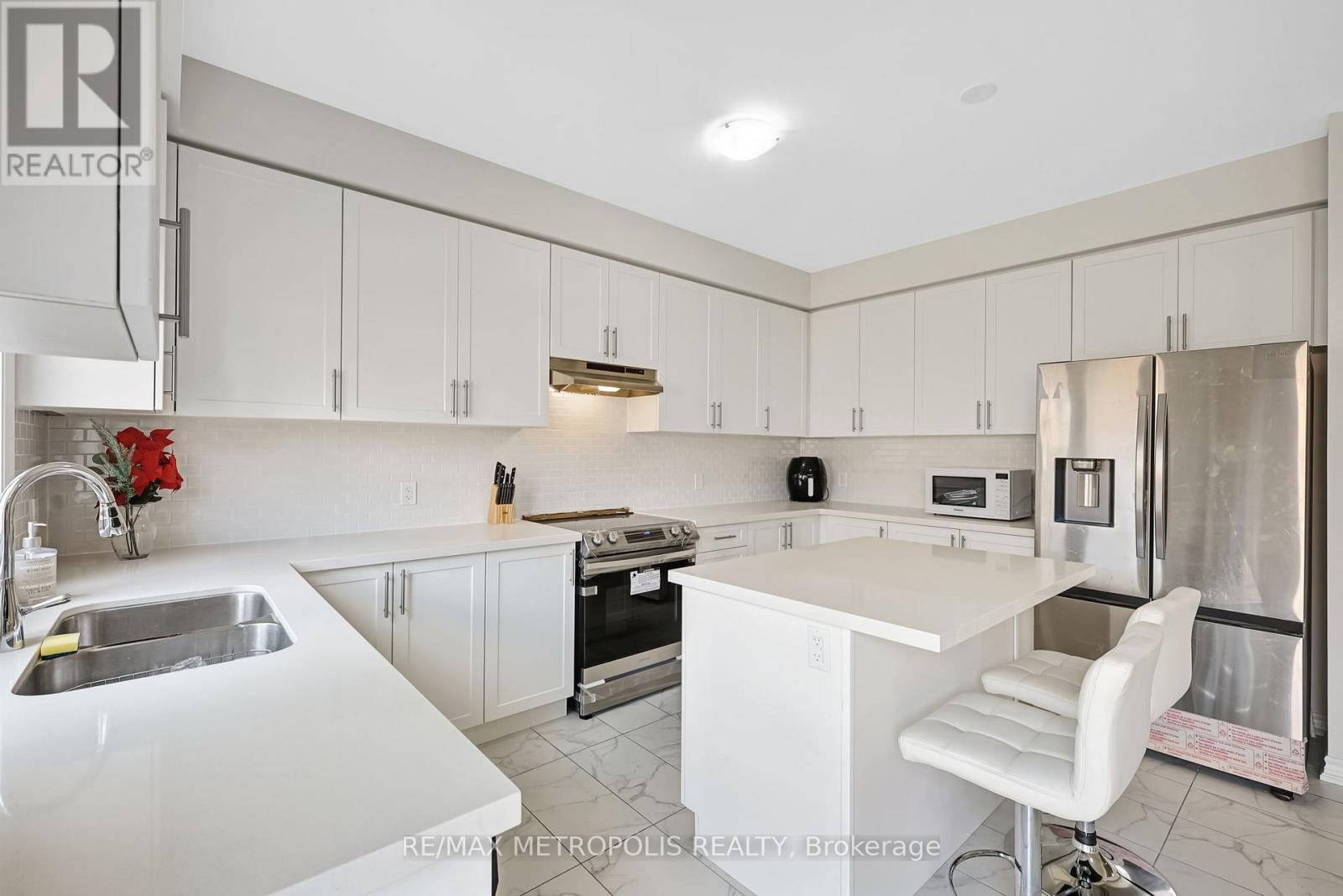 Main & Upper - 15 Douglas Kemp Crescent, Clarington, Ontario  L1C 7E3 - Photo 14 - E13692778