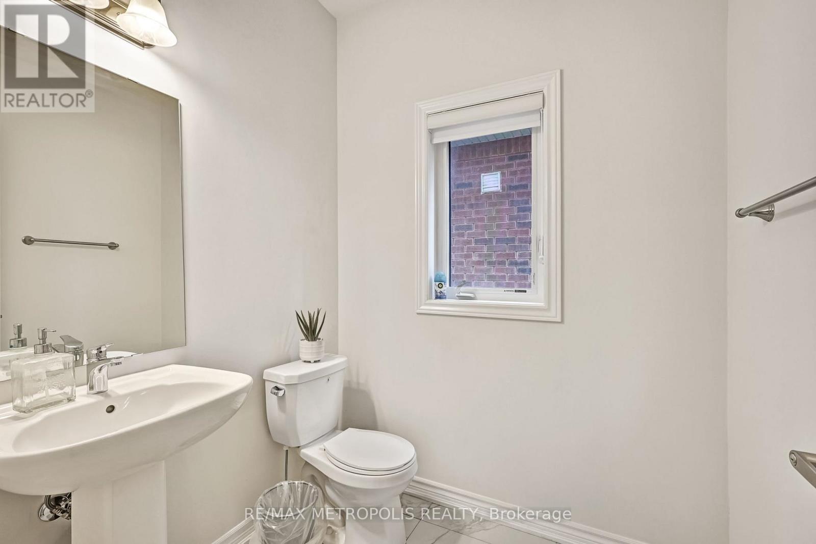 Main & Upper - 15 Douglas Kemp Crescent, Clarington, Ontario  L1C 7E3 - Photo 17 - E13692778