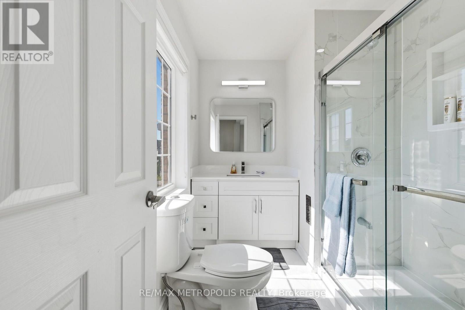 Main & Upper - 15 Douglas Kemp Crescent, Clarington, Ontario  L1C 7E3 - Photo 28 - E13692778