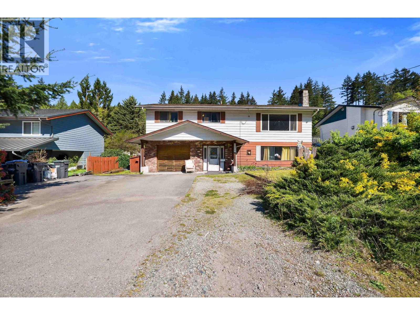 38319 Westway Avenue, Squamish, British Columbia  V8B 0W6 - Photo 2 - R3157231