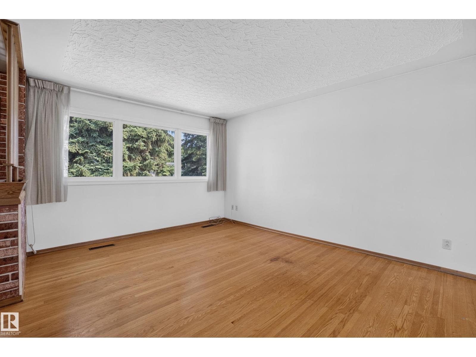 16009 93a Av NW NW, Edmonton, Alberta  T5R 5J7 - Photo 10 - E4504515