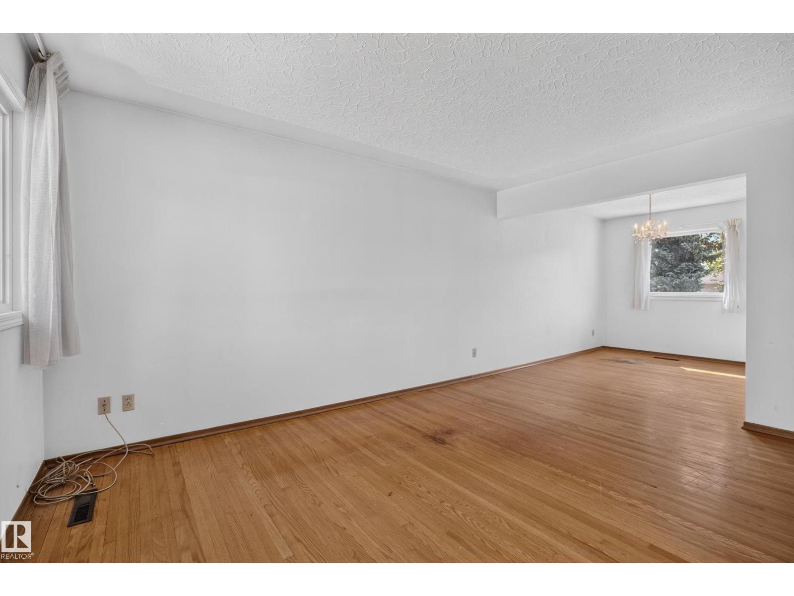 16009 93a Av NW NW, Edmonton, Alberta  T5R 5J7 - Photo 11 - E4504515