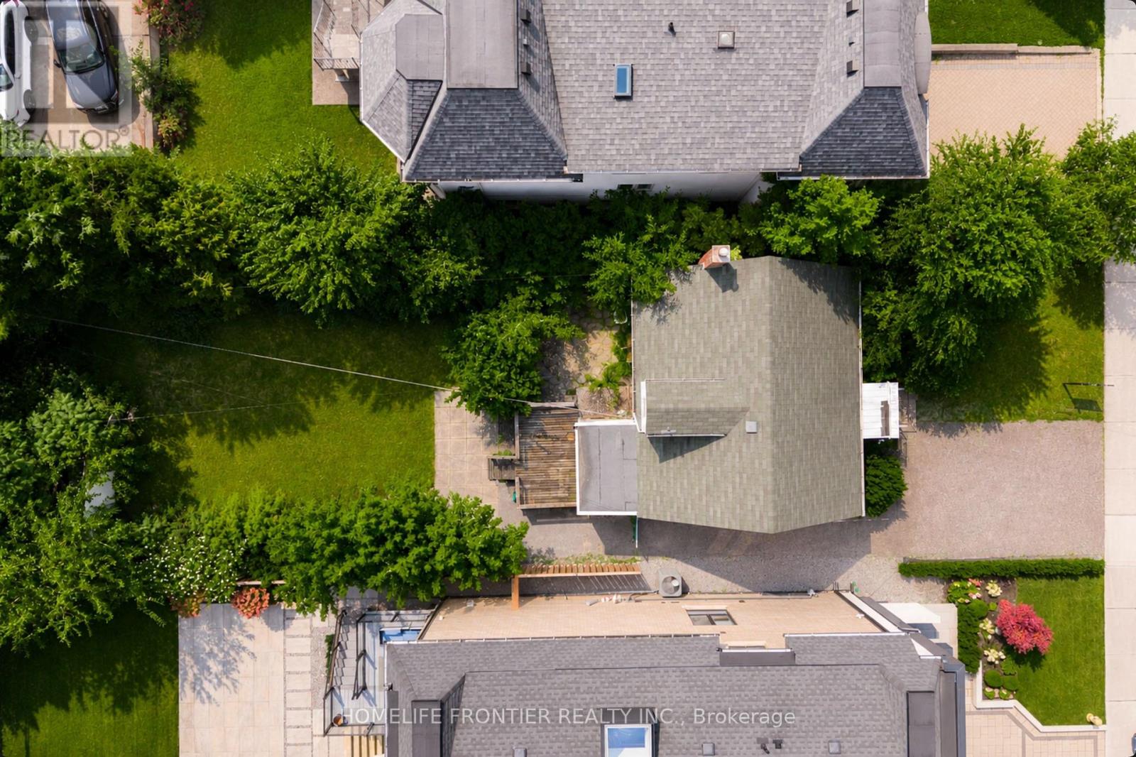 223 Elmwood Avenue, Toronto, Ontario  M2N 3M8 - Photo 4 - C13683586