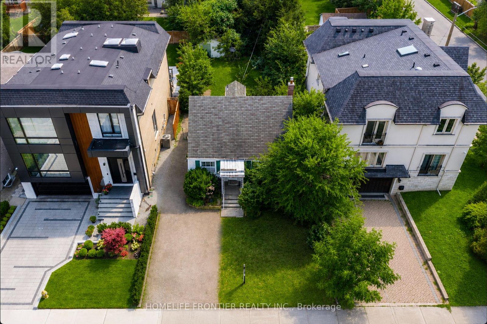 223 ELMWOOD AVENUE, Toronto, Ontario