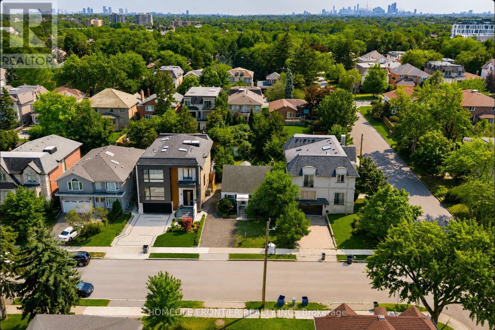223 Elmwood Avenue, Toronto, Ontario  M2N 3M8 - Photo 2 - C13683586