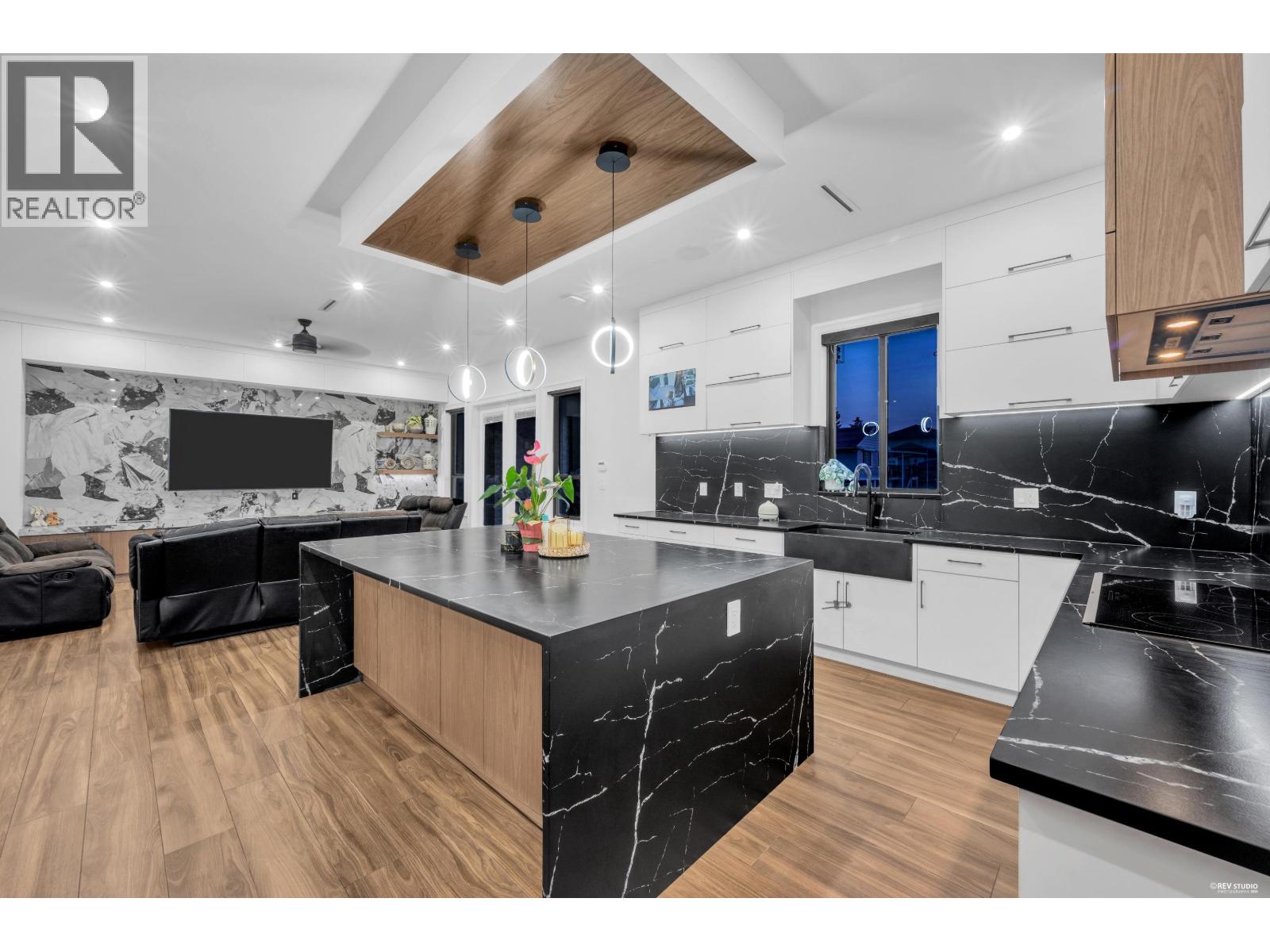 7583 Cumberland Street, Burnaby, British Columbia  V3N 3X7 - Photo 8 - R3157245