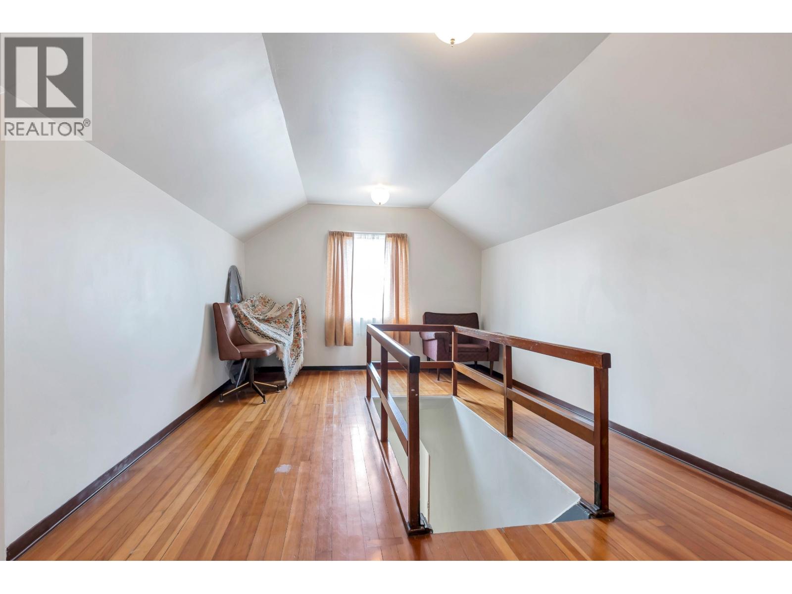 2560 Adanac Street, Vancouver, British Columbia  V5K 2M5 - Photo 14 - R3156817