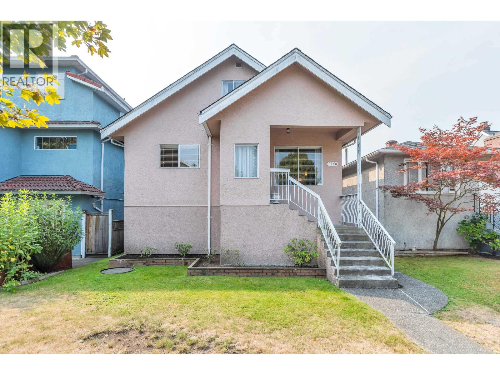 2560 ADANAC STREET, Vancouver, British Columbia
