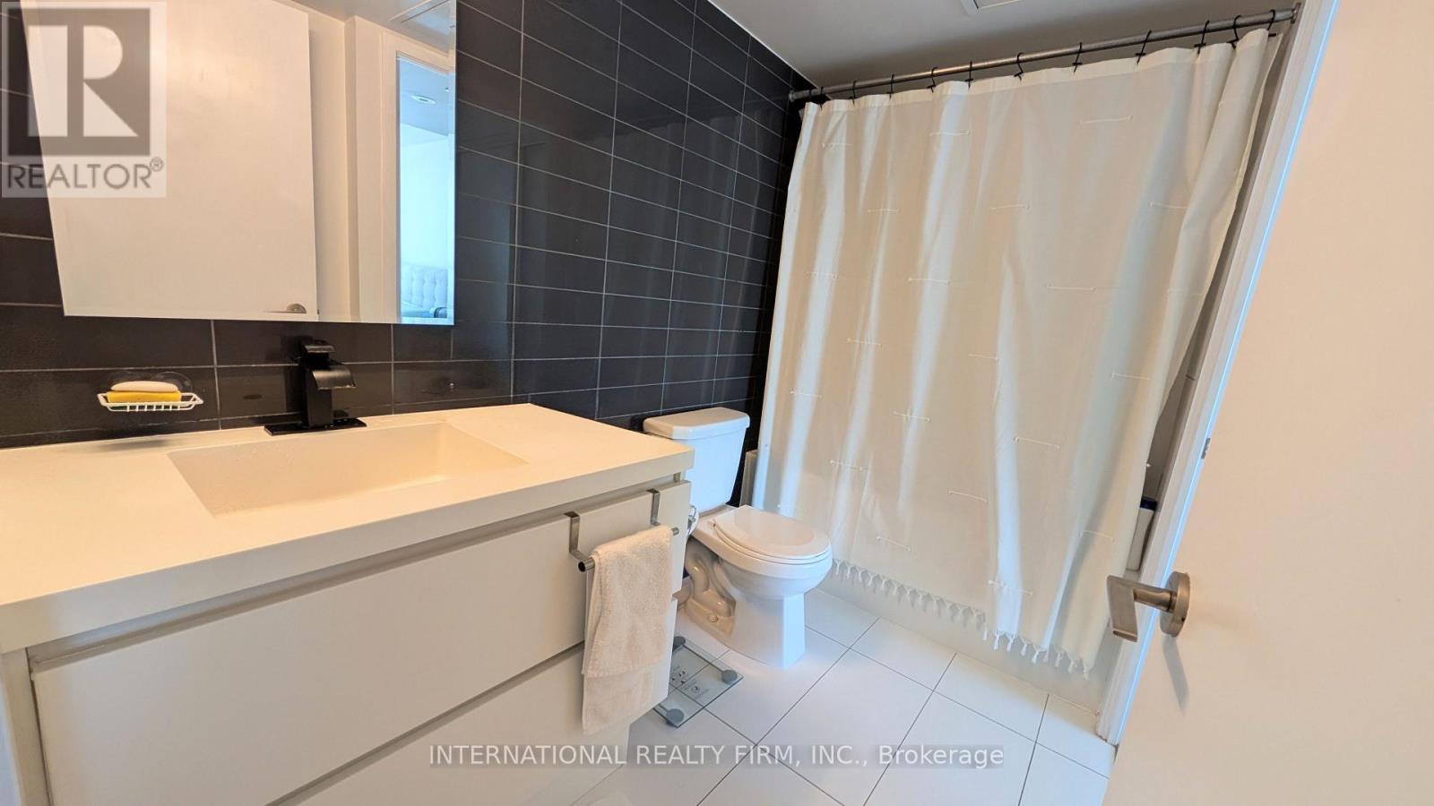 2110 - 85 Queens Wharf Road, Toronto, Ontario  M5V 0J9 - Photo 10 - C13639764