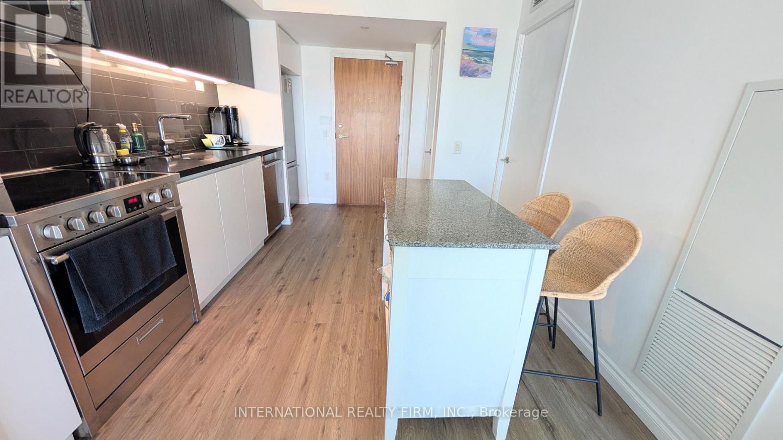 2110 - 85 Queens Wharf Road, Toronto, Ontario  M5V 0J9 - Photo 4 - C13639764