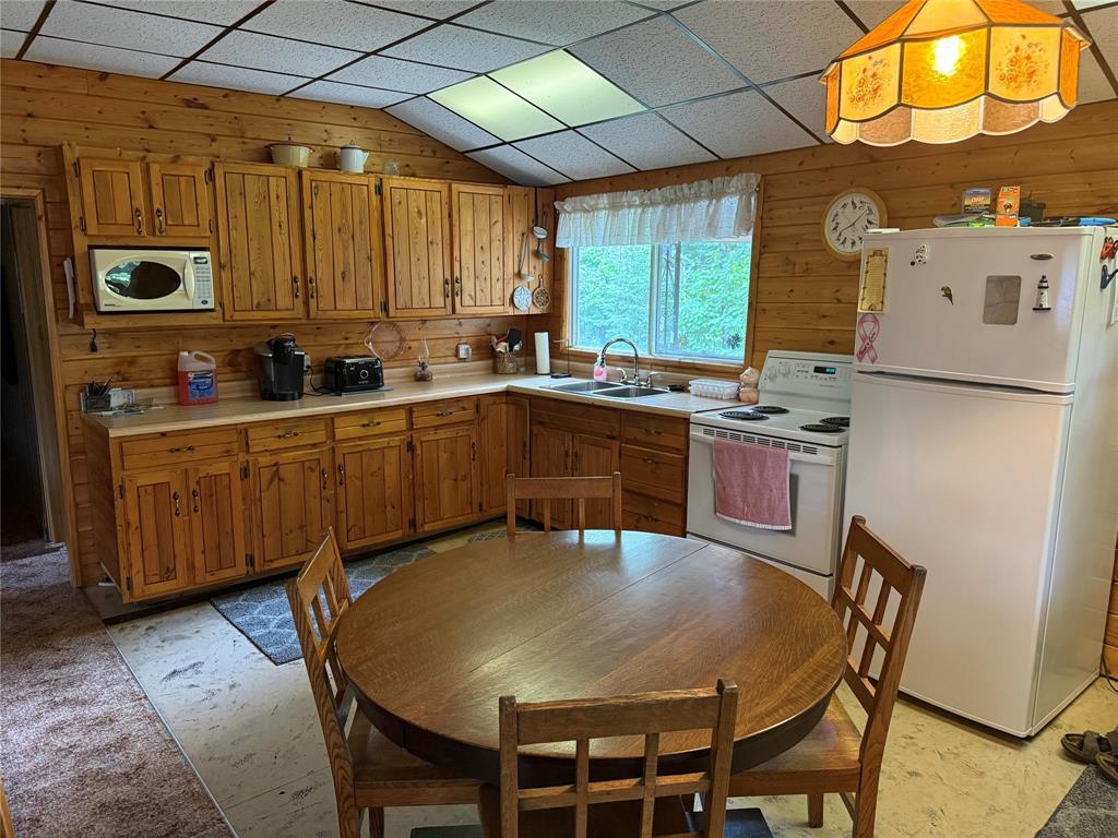8 Block 17 Road, Falcon Lake, Manitoba  R0E 0N0 - Photo 8 - 202620885