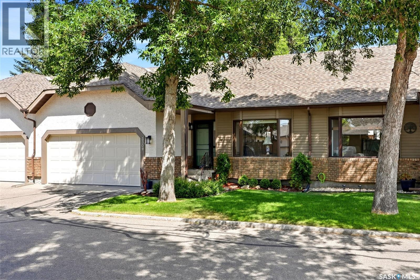 3309 Brookshire Lane, Regina, Saskatchewan  S4V 2R1 - Photo 2 - SK046029