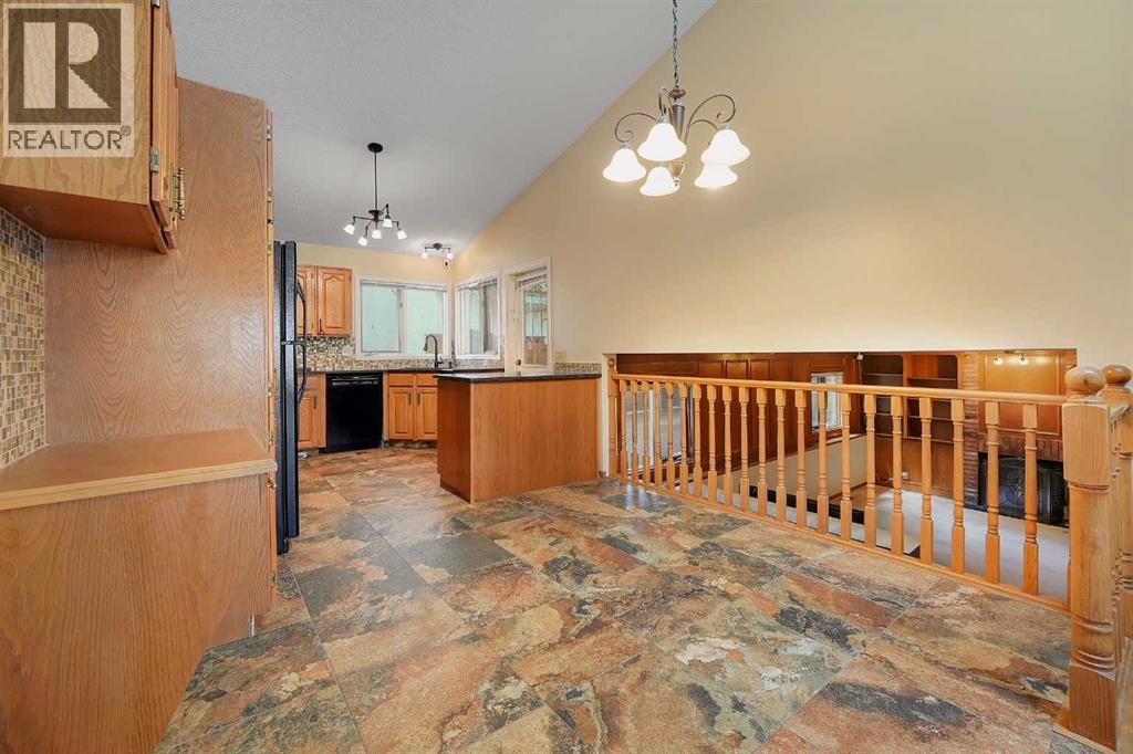 23 Edelweiss Drive NW, Calgary, Alberta  T3A 3R4 - Photo 11 - A2325715