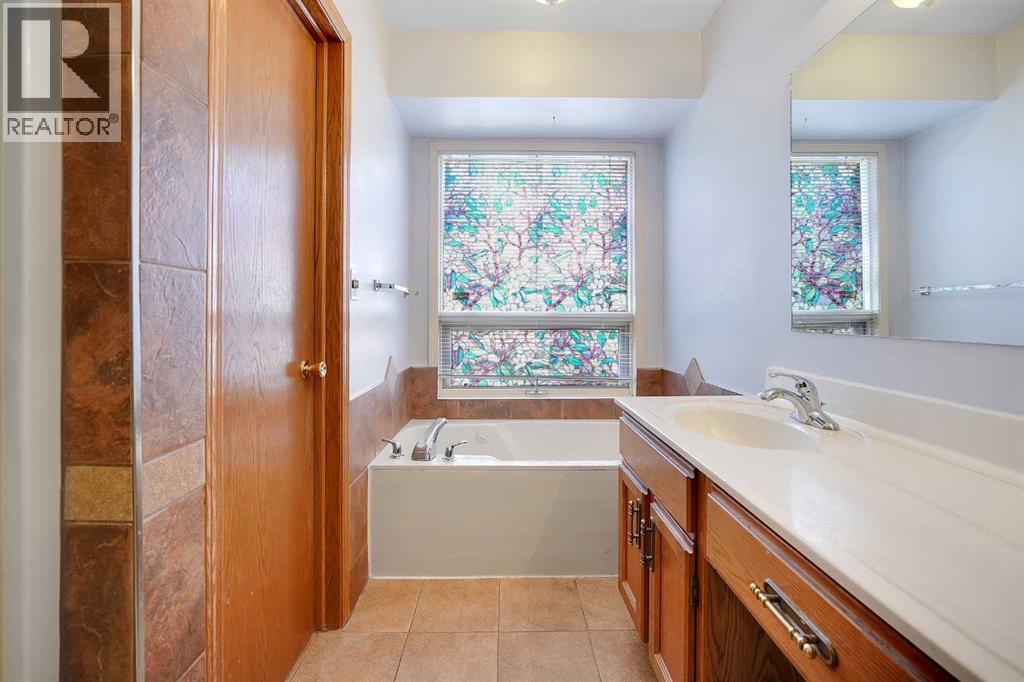 23 Edelweiss Drive NW, Calgary, Alberta  T3A 3R4 - Photo 25 - A2325715
