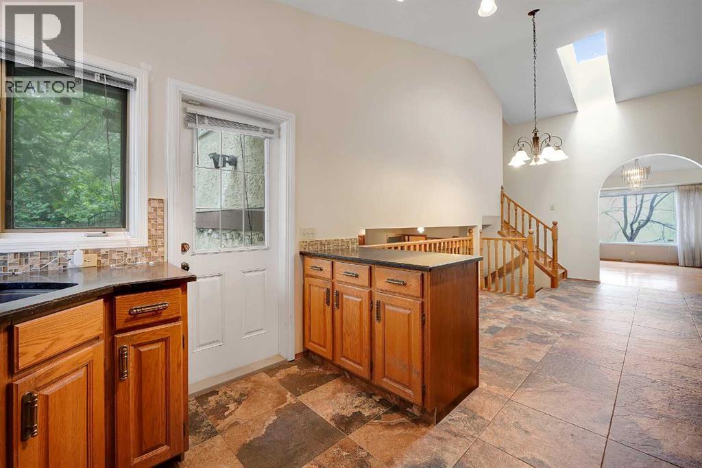 23 Edelweiss Drive NW, Calgary, Alberta  T3A 3R4 - Photo 15 - A2325715