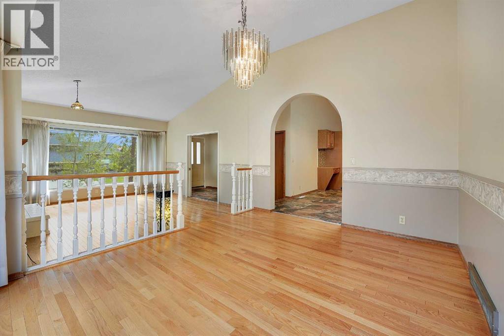 23 Edelweiss Drive NW, Calgary, Alberta  T3A 3R4 - Photo 9 - A2325715