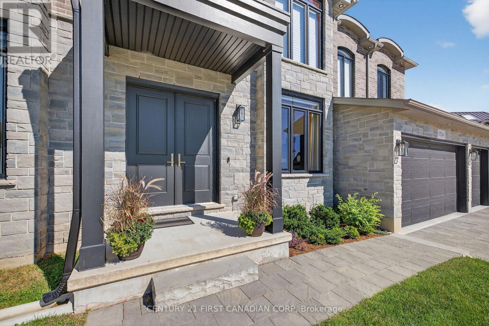 1704 Upper West Avenue, London South, Ontario  N6K 0K6 - Photo 2 - X13692988