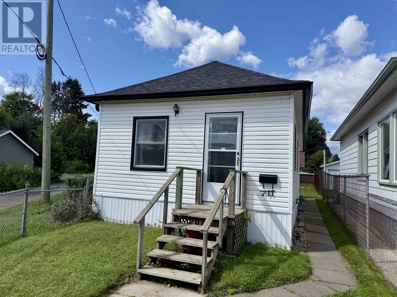 711 Brodie ST N, Thunder Bay, Ontario