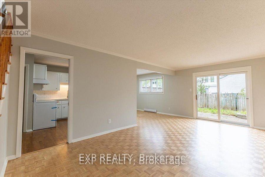 15 Jansen Road, Ottawa, Ontario  K2H 5W6 - Photo 5 - X13692986