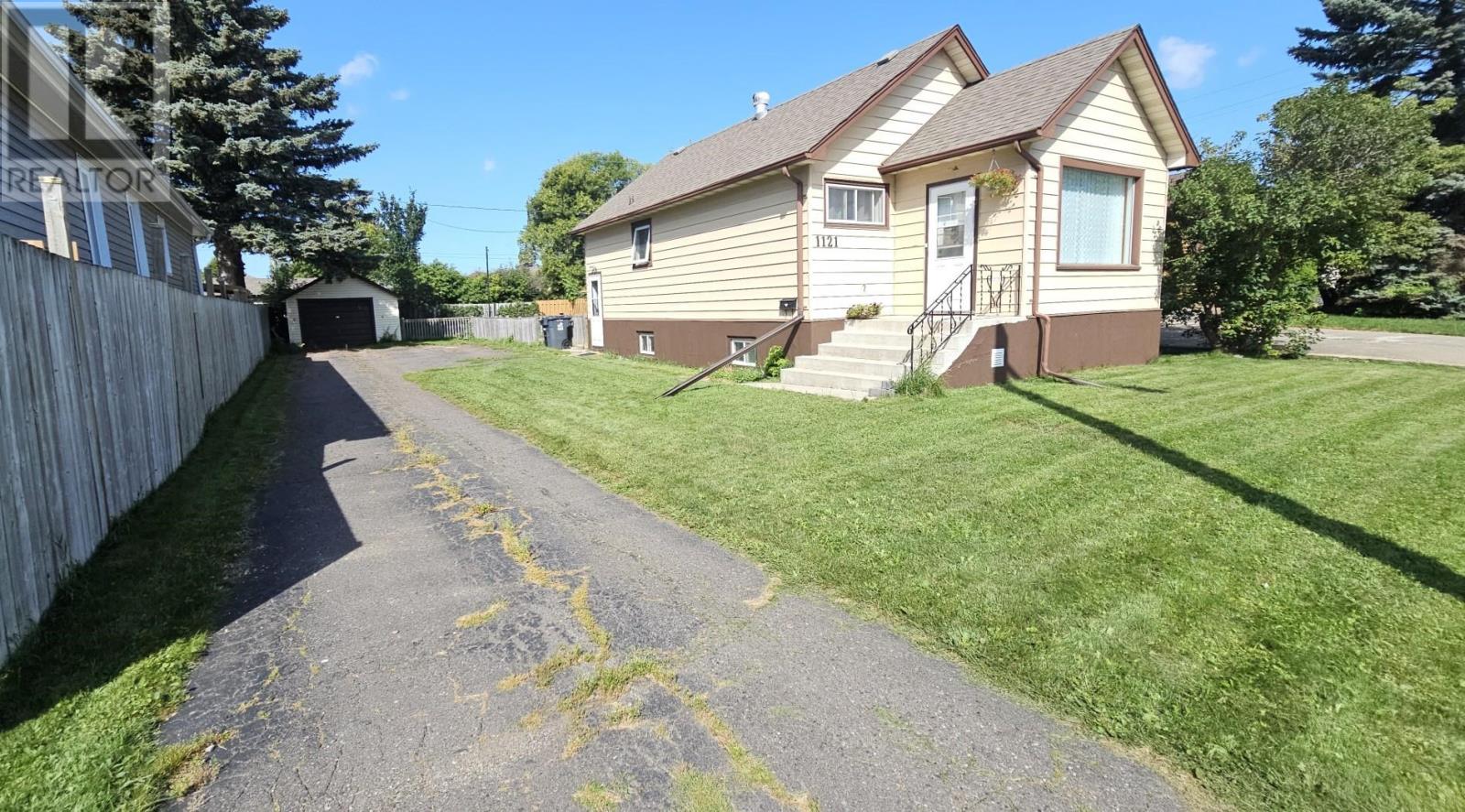 1121 Centre Ave, Thunder Bay, Ontario  P7E 2X6 - Photo 29 - TB2602429