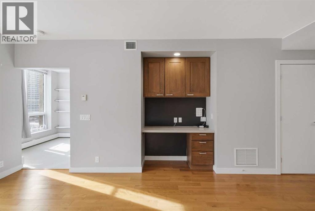 521, 222 Riverfront Avenue SW, Calgary, Alberta  T2P 0X2 - Photo 12 - A2338403