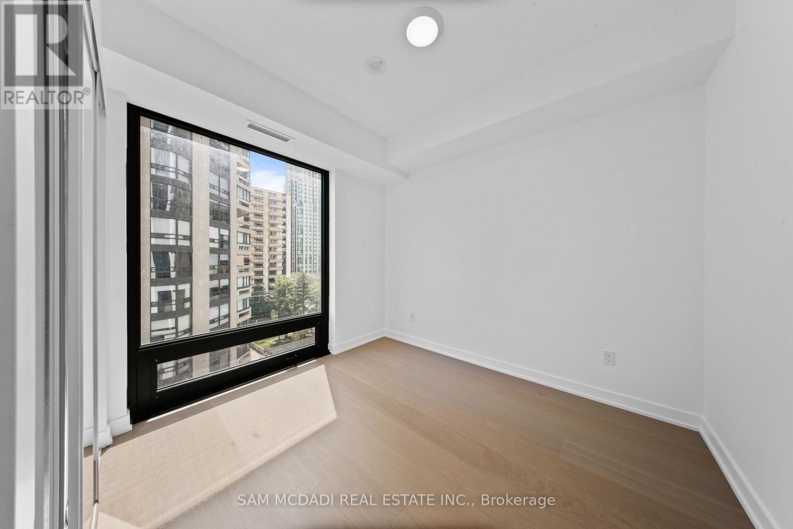 1122 - 89 MONTCLAIR AVENUE