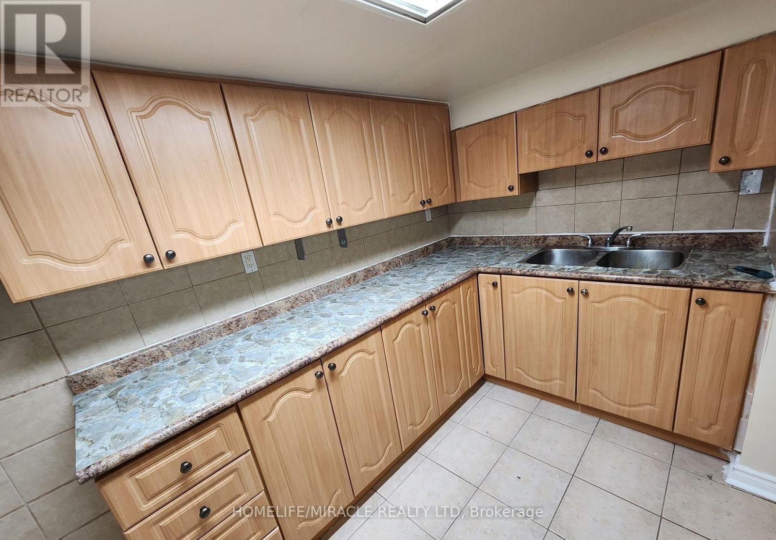 Lower - 45 Huntington Avenue, Toronto, Ontario  M1K 4K9 - Photo 1 - E13692828