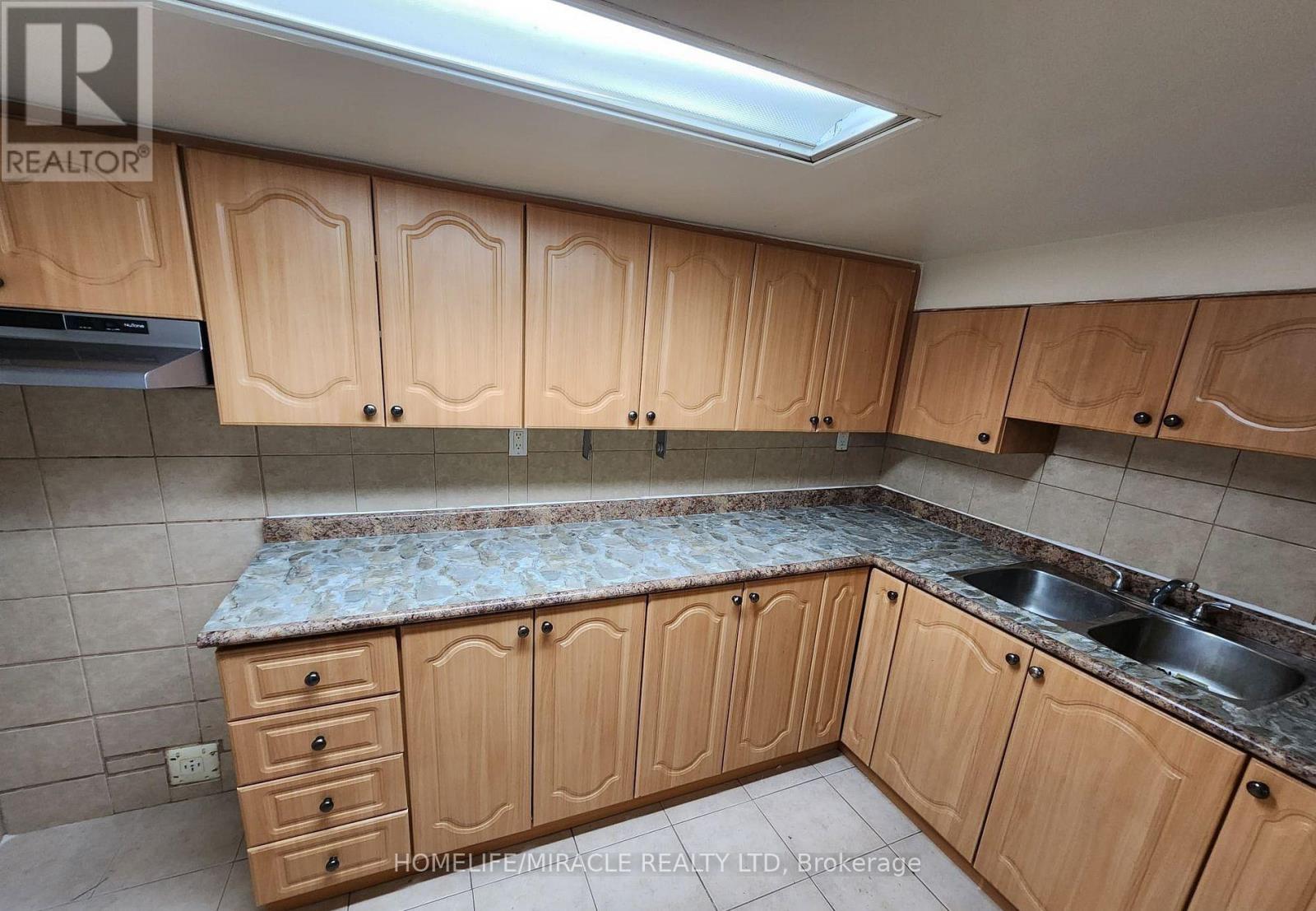 Lower - 45 Huntington Avenue, Toronto, Ontario  M1K 4K9 - Photo 11 - E13692828